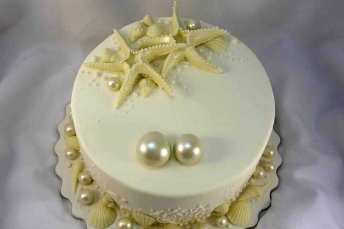 Pearl wedding anniversary decorated cake Pearl wedding anniversary decorated cake