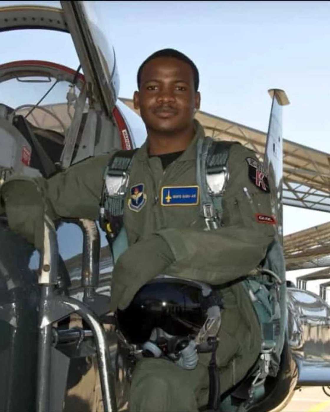 Ko kun san waye Bello Baba Ari - matukin jirgin da ya rasa ransa a hatsari a Abuja? Ko kun san waye Bello Baba Ari - matukin jirgin da ya rasa ransa a hatsari a Abuja?