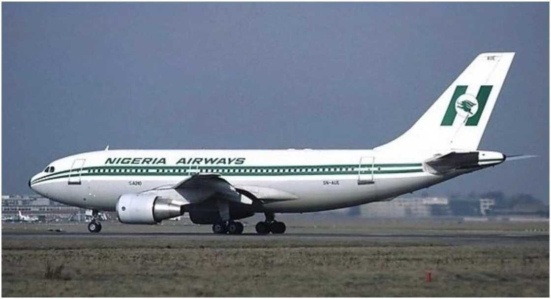 Tsadar rayuwa: Ba a gama jimamin matsalar man mota ba, man jirgi ya sa jirage za su daina tashi a Najeriya Tsadar rayuwa: Ba a gama jimamin matsalar man mota ba, man jirgi ya sa jirage za su daina tashi a Najeriya