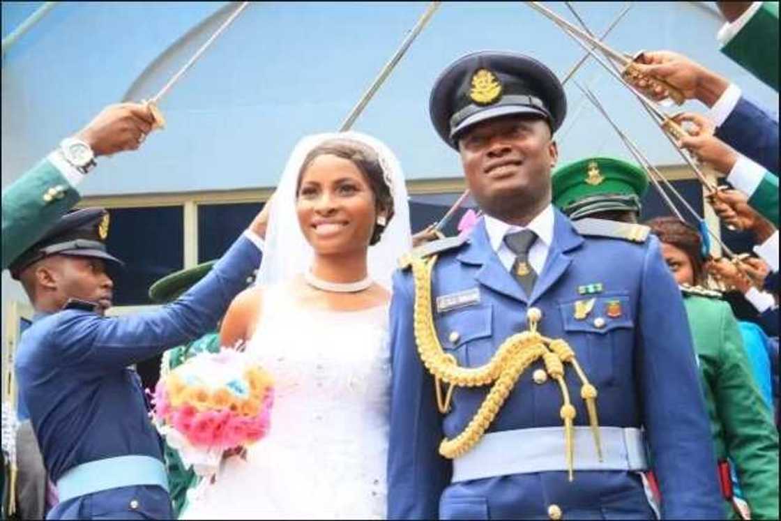 10 amazing pictures you will only see at a military wedding 10 amazing pictures you will only see at a military wedding