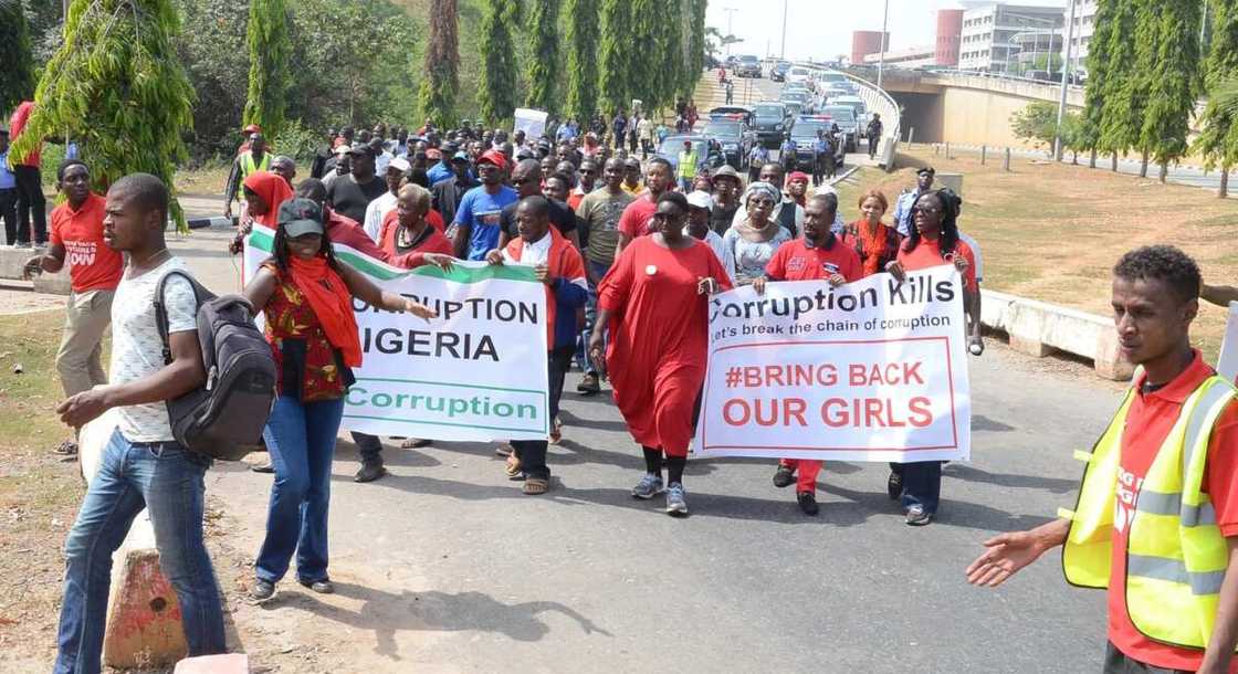(PHOTOS): Angry Youths Make Coffin For Corruption In Nigeria (PHOTOS): Angry Youths Make Coffin For Corruption In Nigeria