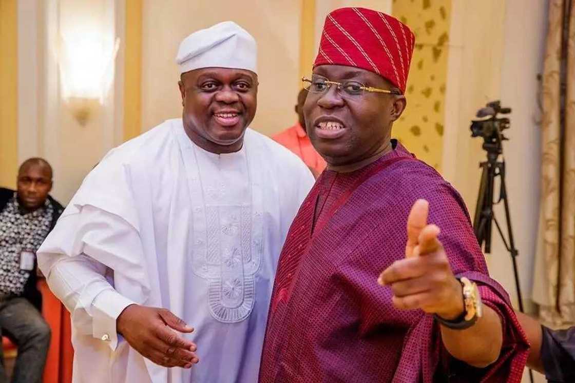 Kowa ya bar gida: Guda cikin Sanatoci 15 da suk fice daga APC ya yi mi’ara koma baya Kowa ya bar gida: Guda cikin Sanatoci 15 da suk fice daga APC ya yi mi’ara koma baya