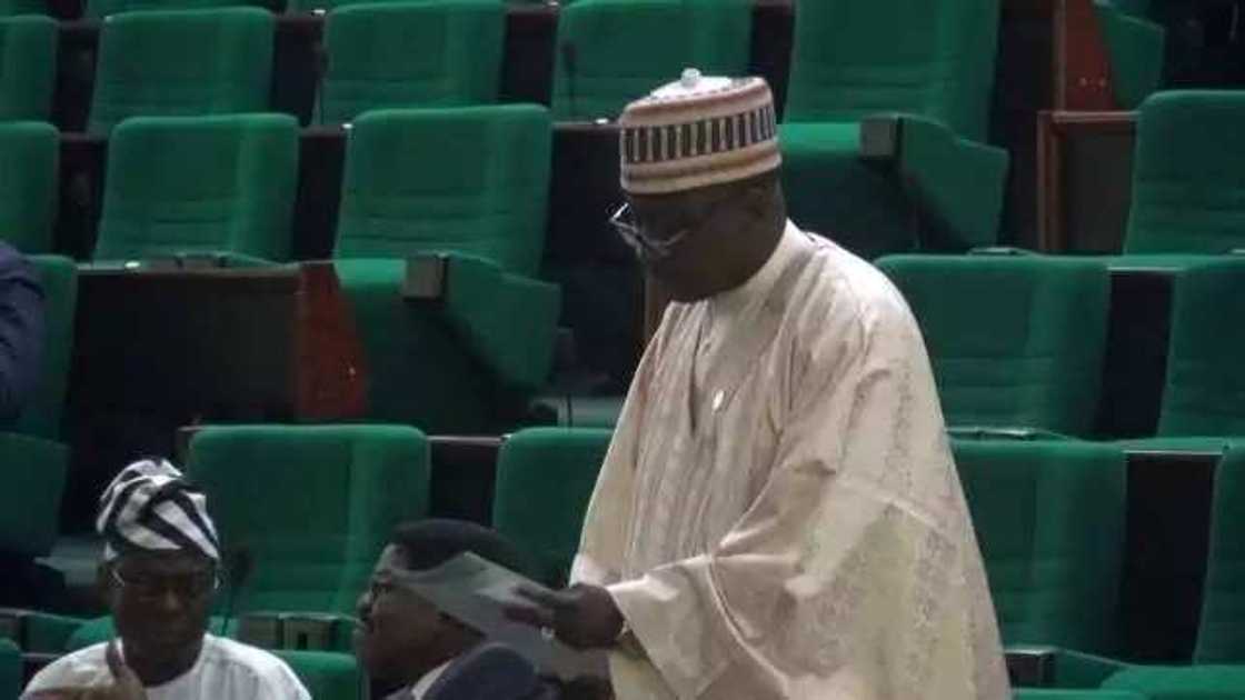 Bulaliyar majalisa zai sha bulalar majalisa bisa kalamansa a kan gyaran jadawalin zabe Bulaliyar majalisa zai sha bulalar majalisa bisa kalamansa a kan gyaran jadawalin zabe