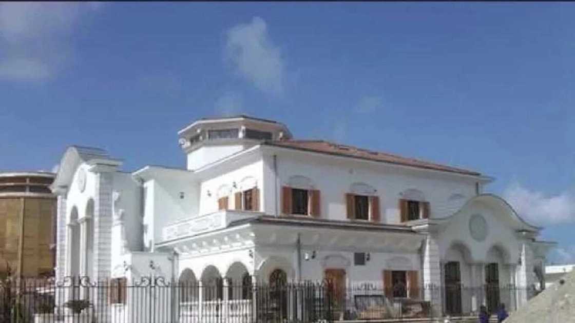 Mike Adenuga mansion in Banana Island Mike Adenuga mansion in Banana Island