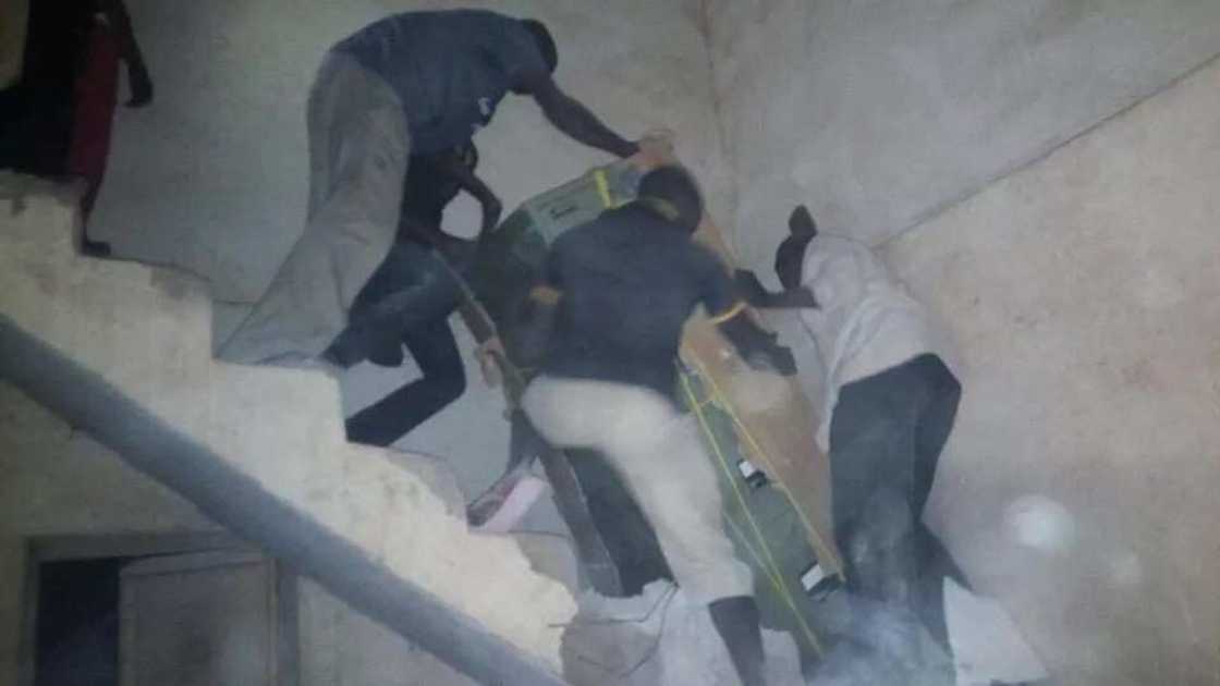 Jami’an EFCC sun kai samame gidan Abdullahi Sarki Mukhtar, sun bankaɗo damin gwala gwalai Jami’an EFCC sun kai samame gidan Abdullahi Sarki Mukhtar, sun bankaɗo damin gwala gwalai