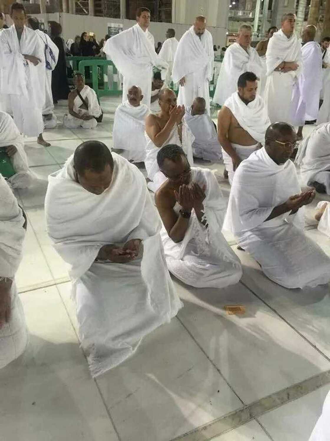 Duba hotunan El-Rufa'i a kasar Saudiyya domin addu'o'i ga Najeriya Duba hotunan El-Rufa'i a kasar Saudiyya domin addu'o'i ga Najeriya