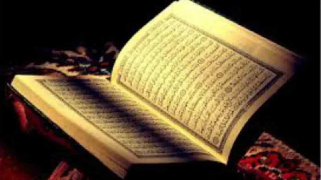 Ramadan Day 6: Is it compulsory to move the tongues while reciting Qur’an and Dhikr? Ramadan Day 6: Is it compulsory to move the tongues while reciting Qur’an and Dhikr?
