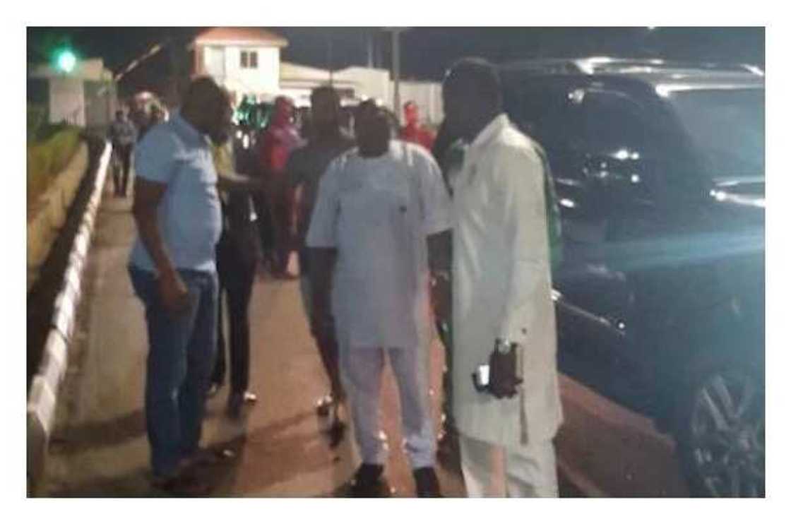 Breaking: Fayose stops DSS from arresting Pastor Johnson Suleman in Ekiti. (VIDEO) Breaking: Fayose stops DSS from arresting Pastor Johnson Suleman in Ekiti. (VIDEO)