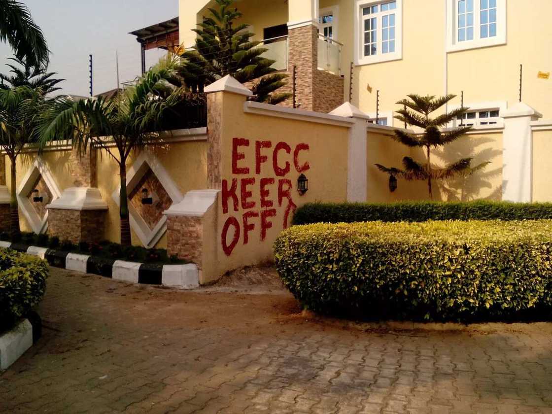 EFCC Seals Abuja House Of Former CDS, Alex Badeh EFCC Seals Abuja House Of Former CDS, Alex Badeh
