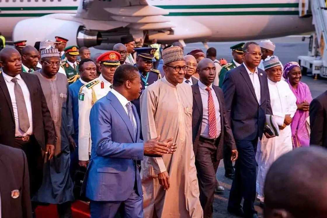 Hotuna: Shugaba Buhari ya isa kasar Togo domin halartan taron ECOWAS/ECCAS Hotuna: Shugaba Buhari ya isa kasar Togo domin halartan taron ECOWAS/ECCAS