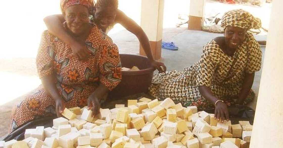 women sell shea butter