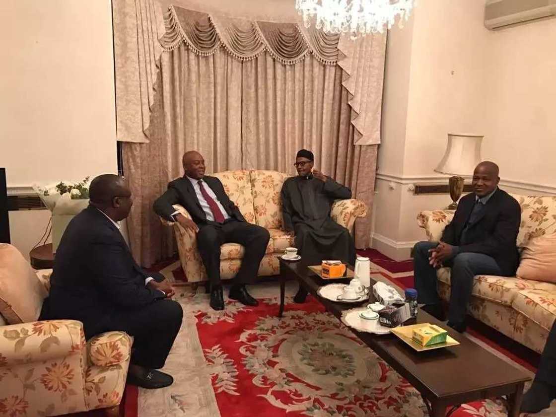Buhari meeting with Saraki, Dogara, other lawmakers in Abuja House, London (PHOTOS) Buhari meeting with Saraki, Dogara, other lawmakers in Abuja House, London (PHOTOS)