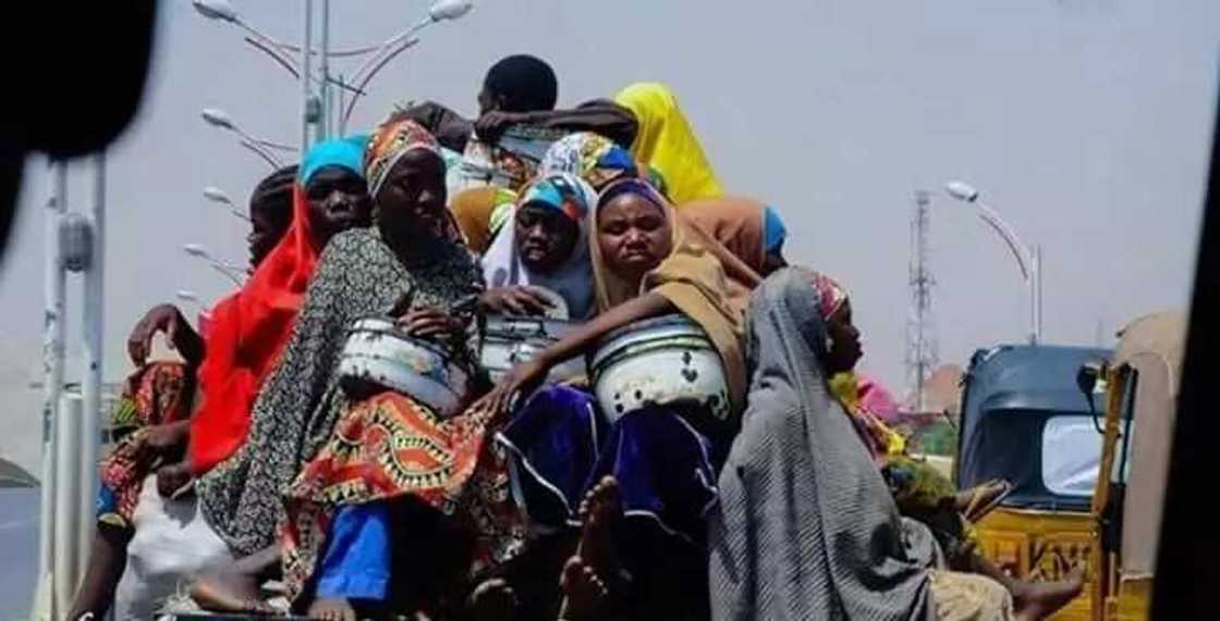 Hadarin mota ya rutsa da 'Yan Mata masu tallace-tallace a Kano Hadarin mota ya rutsa da 'Yan Mata masu tallace-tallace a Kano