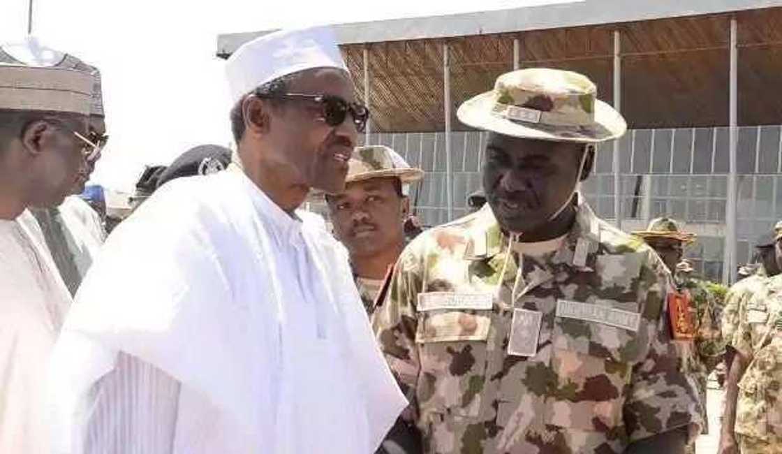 Ana tare: Babban hafsan Sojan kasa, Buratai ya jaddada biyayyarsa ga shugaba Buhari