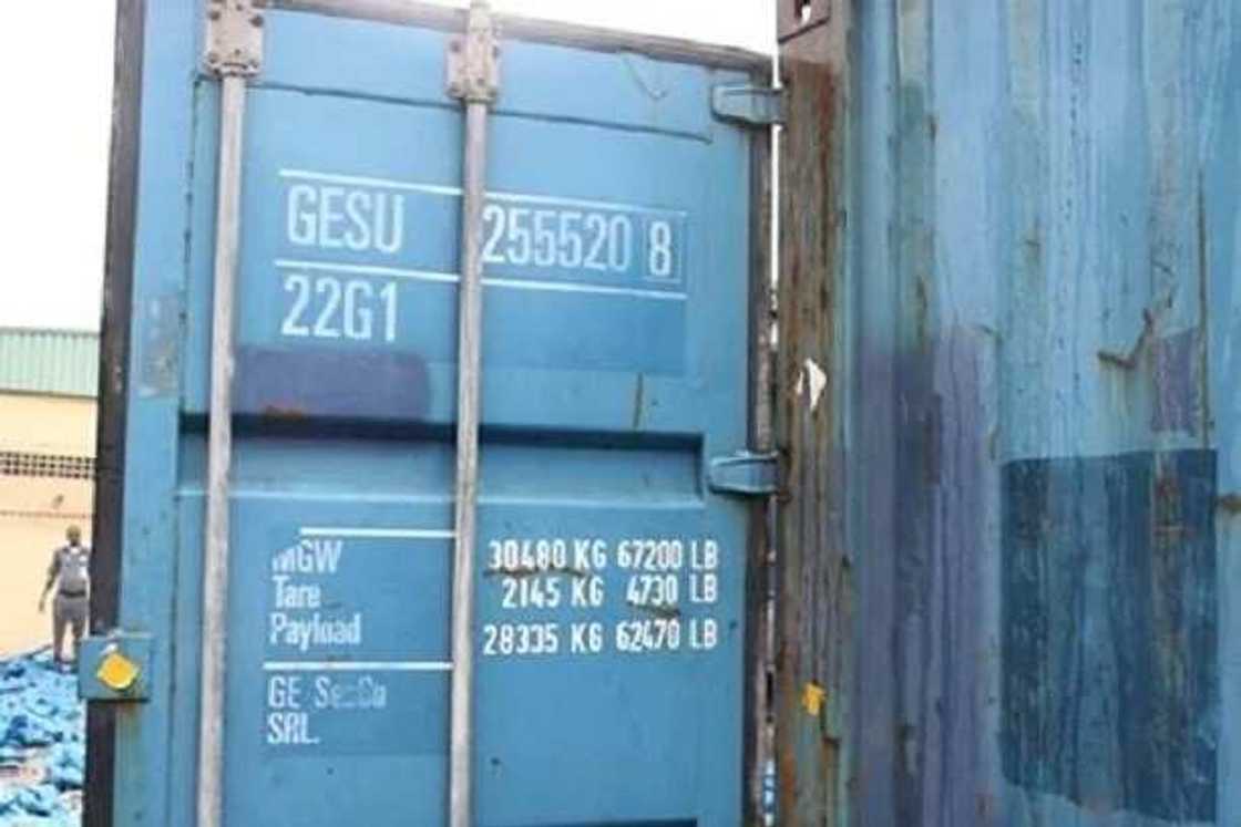 Jami’an kwastam sun kama muggan makaman bindiga sama da 1000 Jami’an kwastam sun kama muggan makaman bindiga sama da 1000