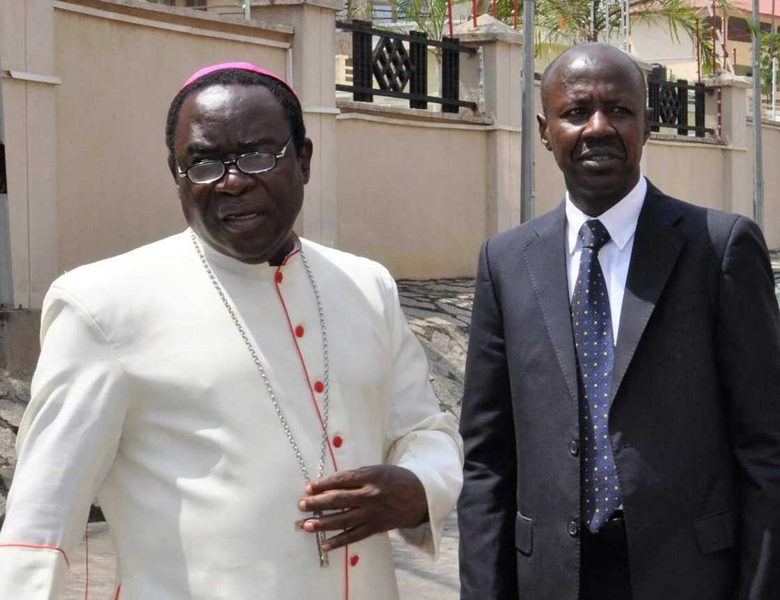 UPDATED: Bishop Kukah visits EFCC, prays for FFK, others (photos) UPDATED: Bishop Kukah visits EFCC, prays for FFK, others (photos)