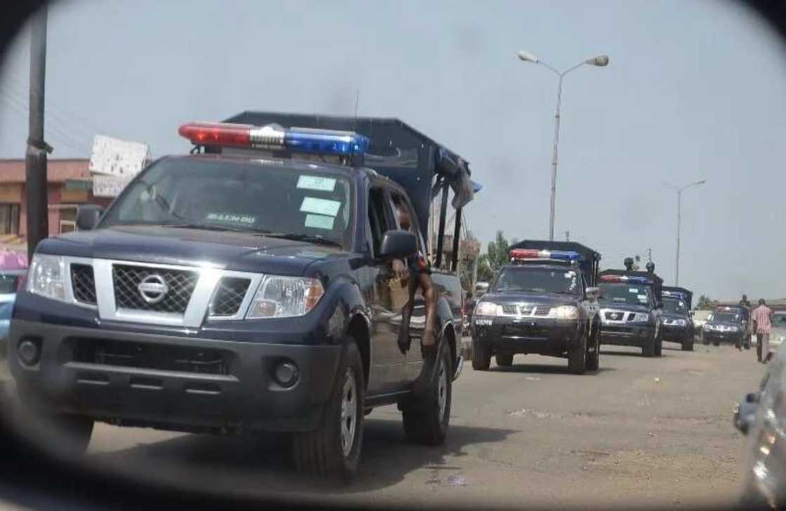 Police Kill 5 Robbers, Arrest 1 In Fierce Gun Battle Police Kill 5 Robbers, Arrest 1 In Fierce Gun Battle