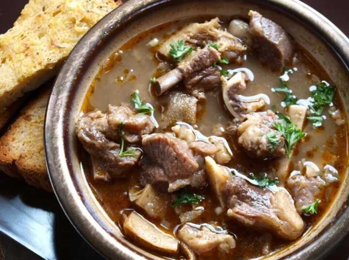 Wasu nau'ikan abinci 5 da bai kamata ka ci ba da dare Wasu nau'ikan abinci 5 da bai kamata ka ci ba da dare