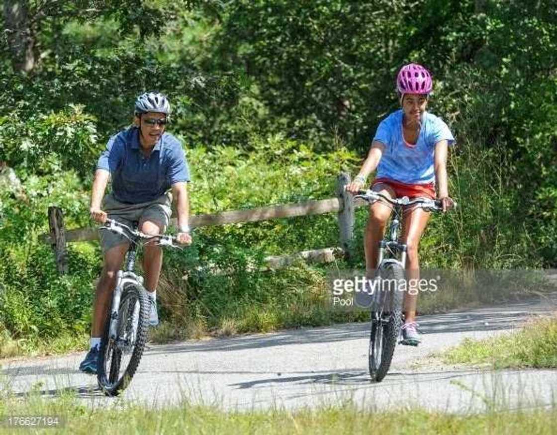 Tsabar soyayya dake tsakanin Obama da yayansa (hotuna)