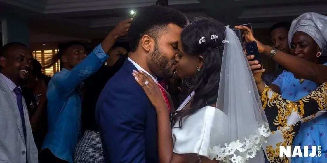 Fast rising Nigerian music artist Naomi Mac weds sweetheart secretly in Lagos (photos)