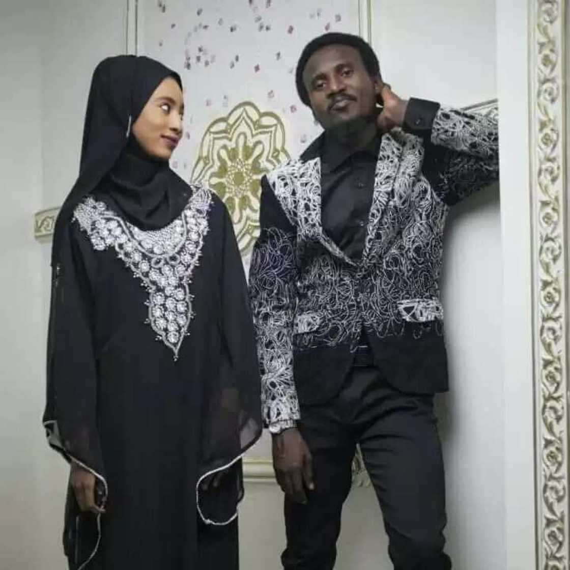 Dandalin Kannywood: Kyawawan hotunan Nazir Ahmad da sabuwar matar sa Dandalin Kannywood: Kyawawan hotunan Nazir Ahmad da sabuwar matar sa