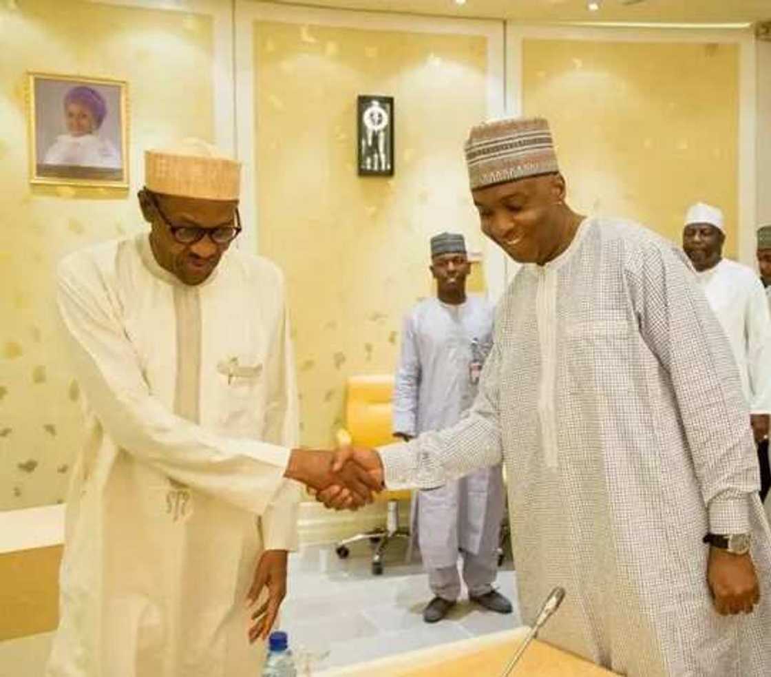 Ido- da ido: Ana cacar baki tsakanin Buhari da Saraki Ido- da ido: Ana cacar baki tsakanin Buhari da Saraki