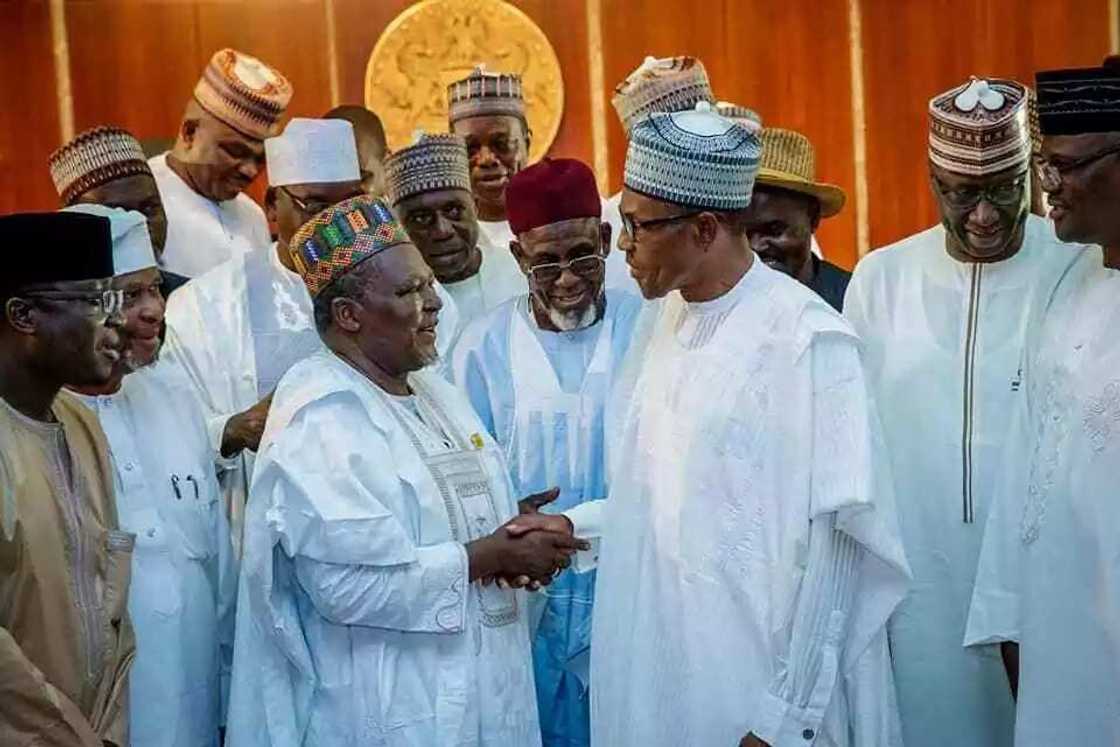 Shugabanin kungiyar masoya Buhari sun kai ziyara fadar gwamnati, kalli hotuna Shugabanin kungiyar masoya Buhari sun kai ziyara fadar gwamnati, kalli hotuna