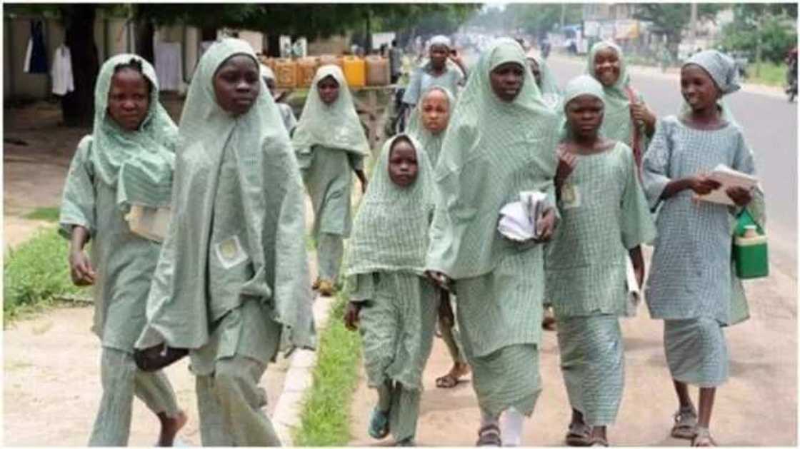 Wani Mahaukaci ya sassara wasu ƙananan Yara ýan Firamari, amma fa ya gamu da gabansa Wani Mahaukaci ya sassara wasu ƙananan Yara ýan Firamari, amma fa ya gamu da gabansa