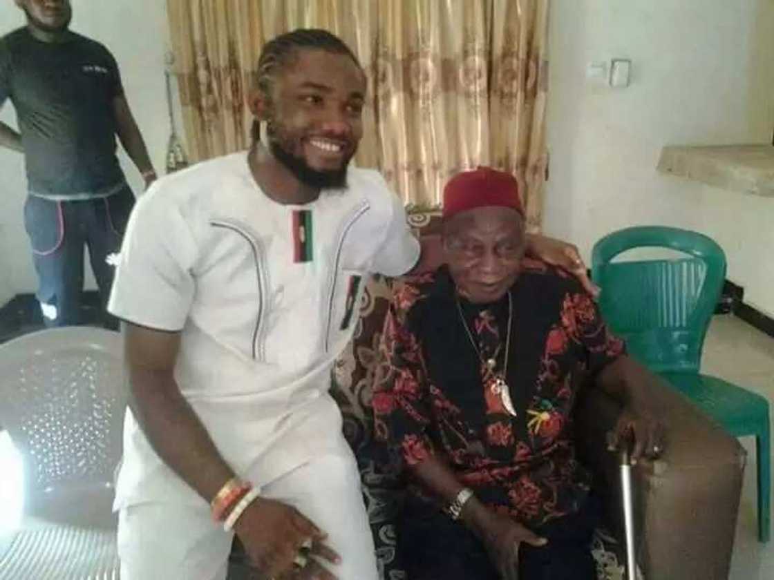 Nnamdi Kanu meets musician arrested by DSS over Biafra (photos) Nnamdi Kanu meets musician arrested by DSS over Biafra (photos)