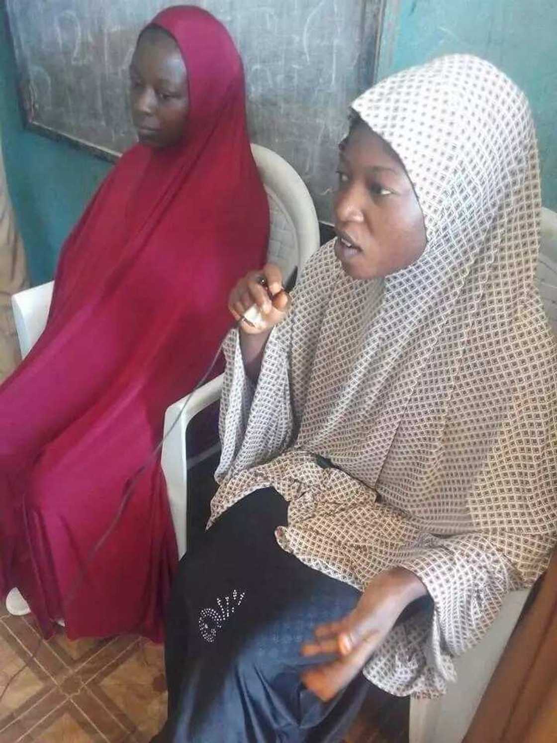 Ribar Ramadana: Wasu ‘yan mata biyu sun musulunta bayan wa’azin azumi ya ratsa su Ribar Ramadana: Wasu ‘yan mata biyu sun musulunta bayan wa’azin azumi ya ratsa su