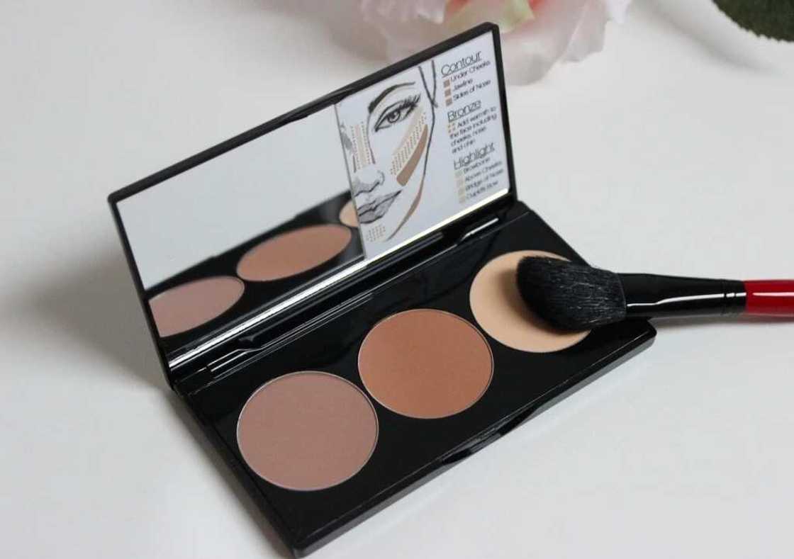 A sculptor for incredible makeup A sculptor for incredible makeup