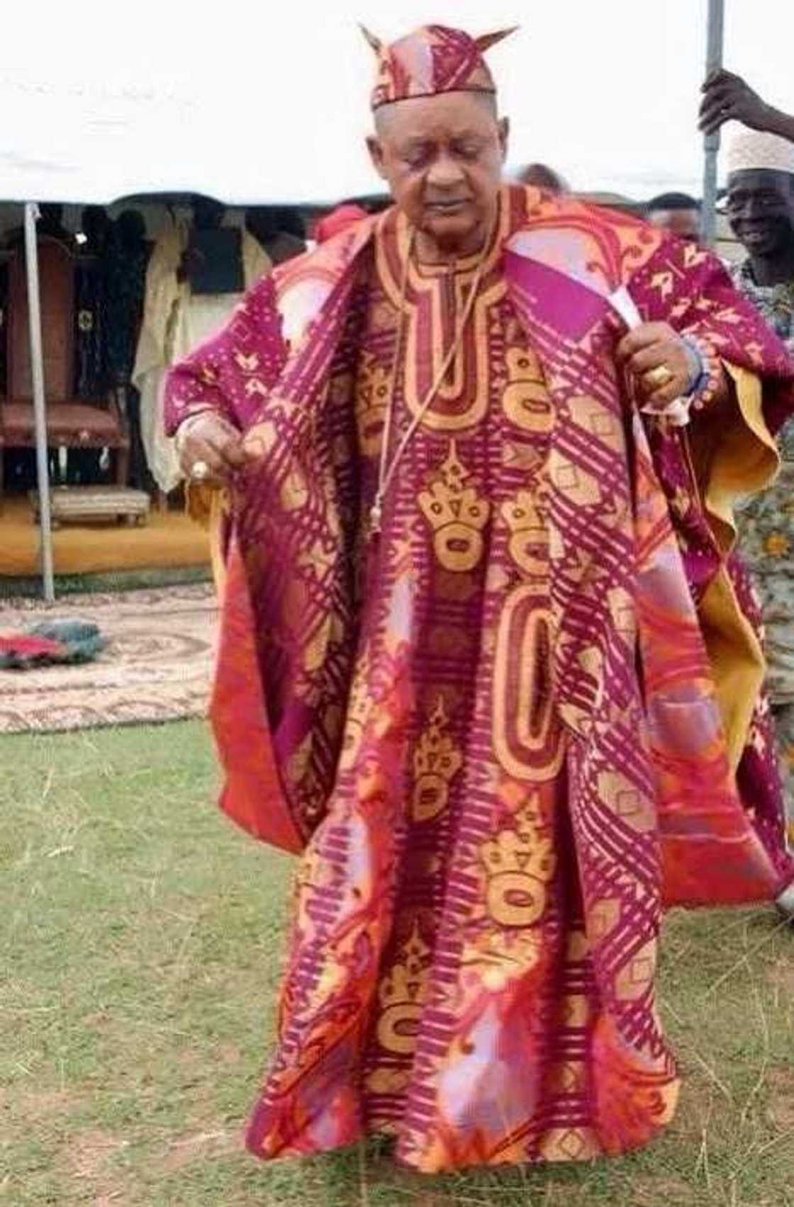 Sango devotees Hold Burial Rites for Alaafin of Oyo After Muslim Prayers Sango devotees Hold Burial Rites for Alaafin of Oyo After Muslim Prayers