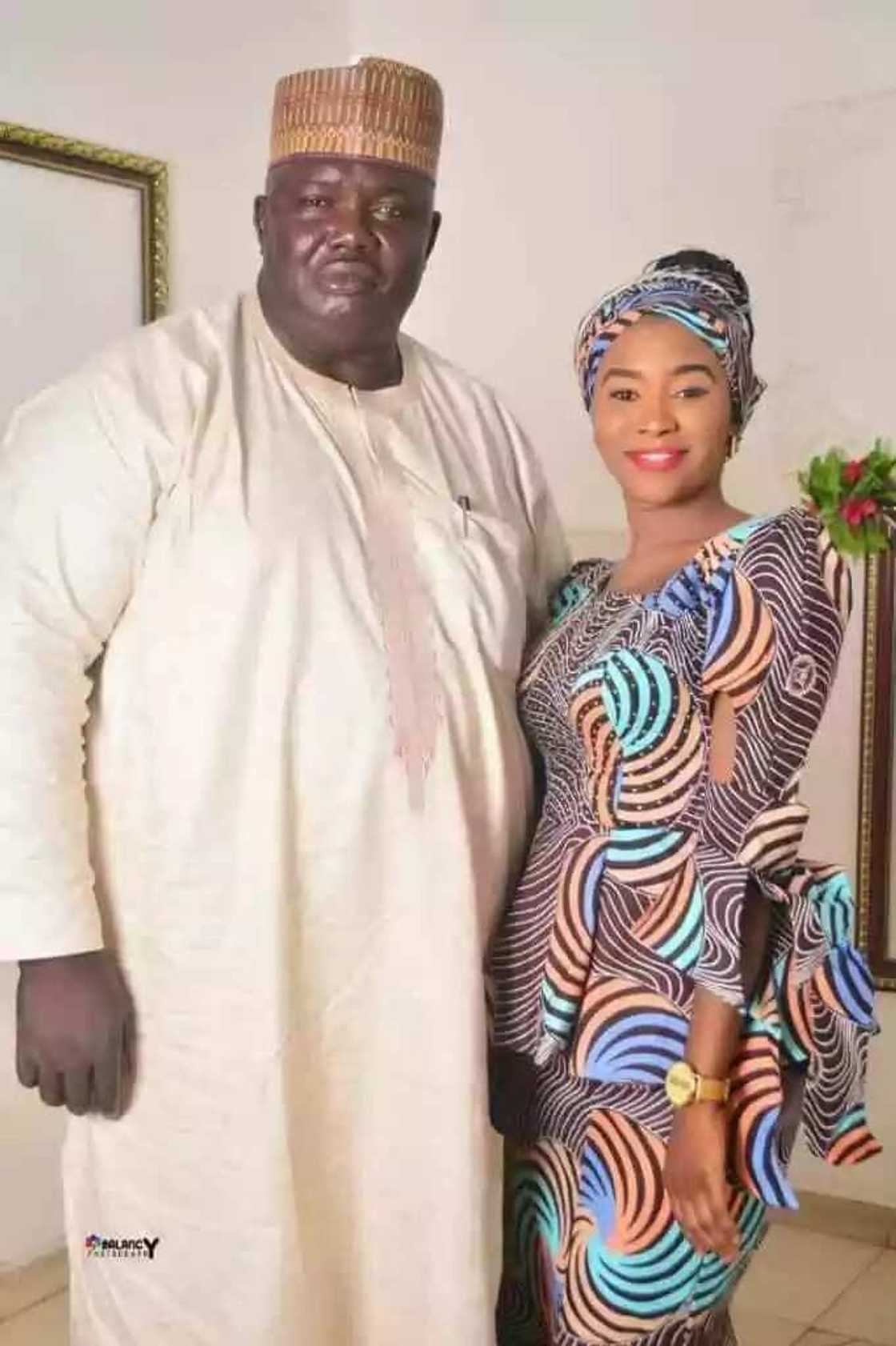 Wasu hotunan kafin aure na Hausawa da su kayi ta jawo cece-kuce a shafukan sada zumunta Wasu hotunan kafin aure na Hausawa da su kayi ta jawo cece-kuce a shafukan sada zumunta