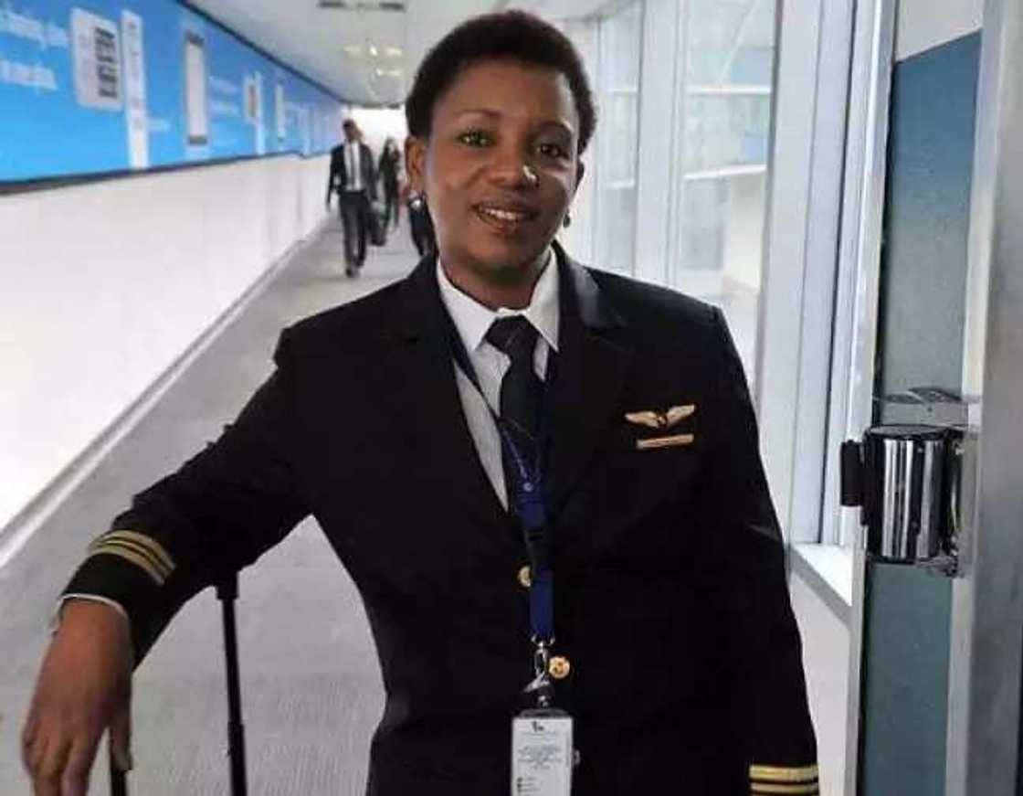 Mace ta farko take tuka jirgin sama Mace ta farko take tuka jirgin sama