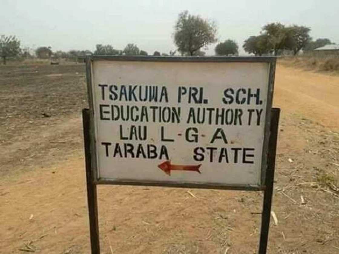 Tabarbarewar ilimi: Duba hotunan wata makarantar Firamaren arewa da babu ko bulo Tabarbarewar ilimi: Duba hotunan wata makarantar Firamaren arewa da babu ko bulo