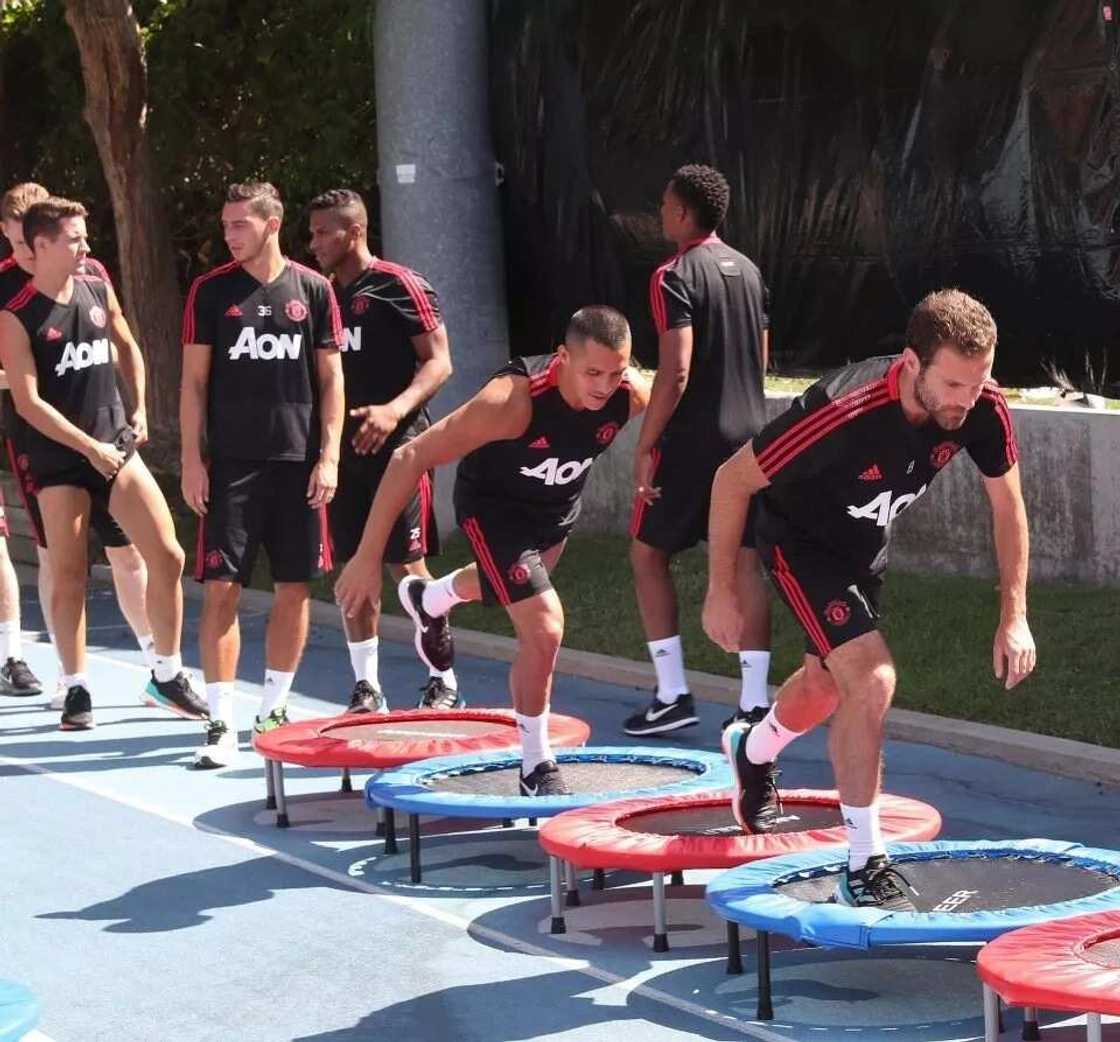 Alexis Sanchez trains with Manchester United after joining pre-season tour in America Alexis Sanchez trains with Manchester United after joining pre-season tour in America