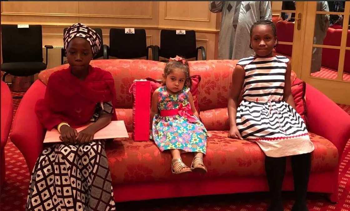 President Buhari meets his young admirers in Aso Rock President Buhari meets his young admirers in Aso Rock