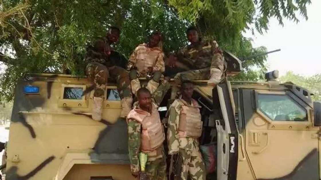 Sauki ya fara samuwa: Soji sun halaka 'yan bindiga 11 a Kaduna Sauki ya fara samuwa: Soji sun halaka 'yan bindiga 11 a Kaduna