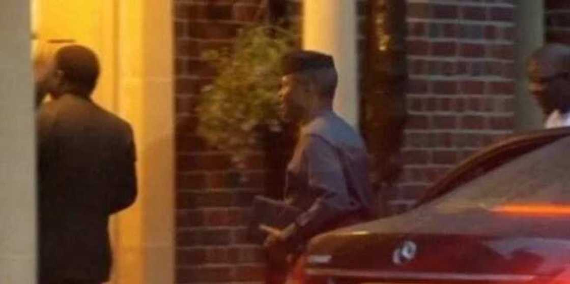 ‘Yan Najeriya sun nemi a fito da hoton Shugaba Buhari ‘Yan Najeriya sun nemi a fito da hoton Shugaba Buhari