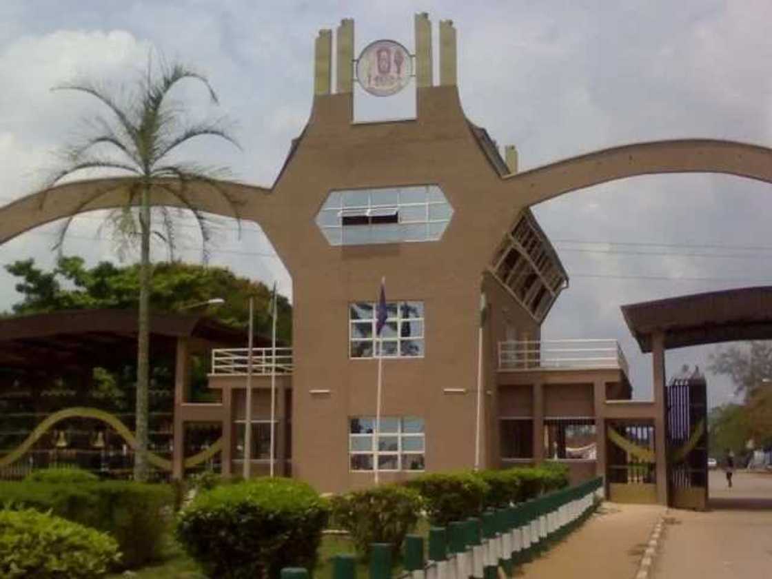 UNIBEN front entrance