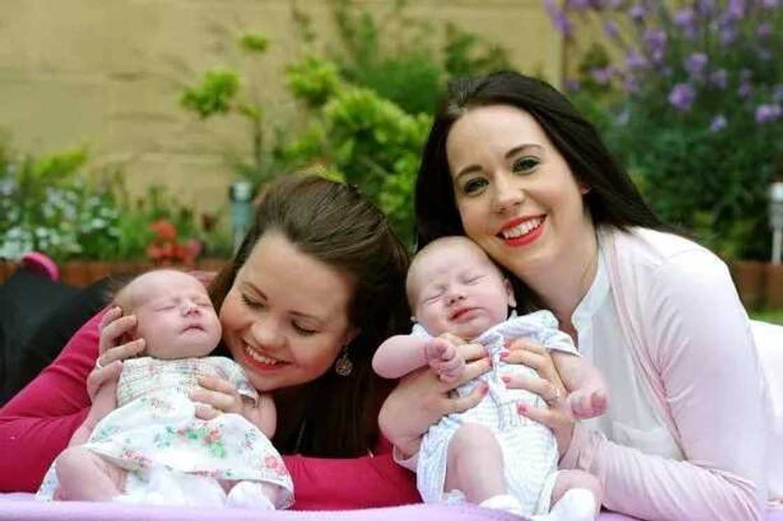 Twin Sisters Give Birth On The Same Day (PHOTOS) Twin Sisters Give Birth On The Same Day (PHOTOS)