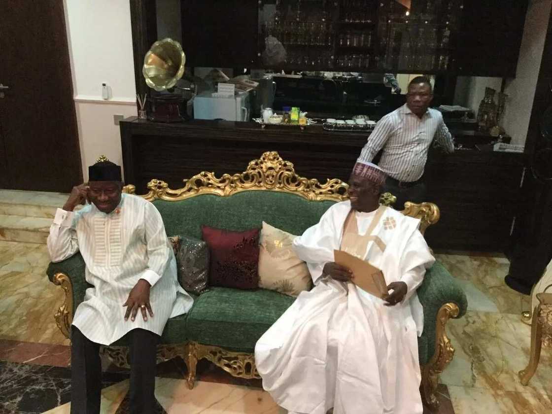 BREAKING: PDP leaders meet with Jonathan at his home in Abuja (Photos) BREAKING: PDP leaders meet with Jonathan at his home in Abuja (Photos)