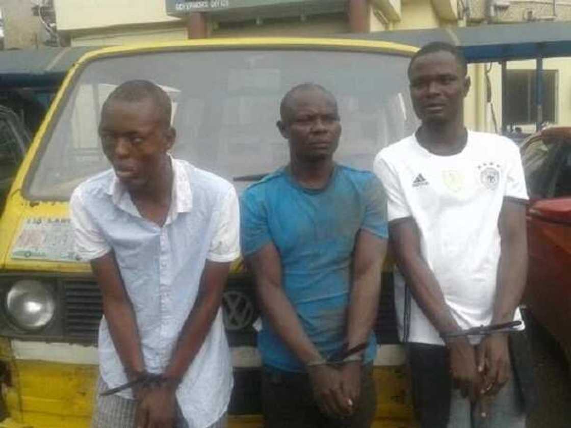 Dan fashi ya tsunduma teku don kar a kama shi Dan fashi ya tsunduma teku don kar a kama shi