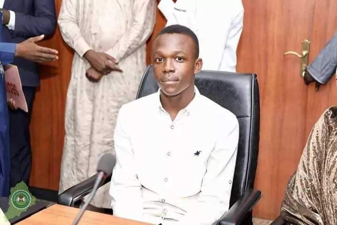 Gwamnan Borno ya kyautata ma dalibi da ya samu maki 364 a JAMB da N5,000,000 Gwamnan Borno ya kyautata ma dalibi da ya samu maki 364 a JAMB da N5,000,000