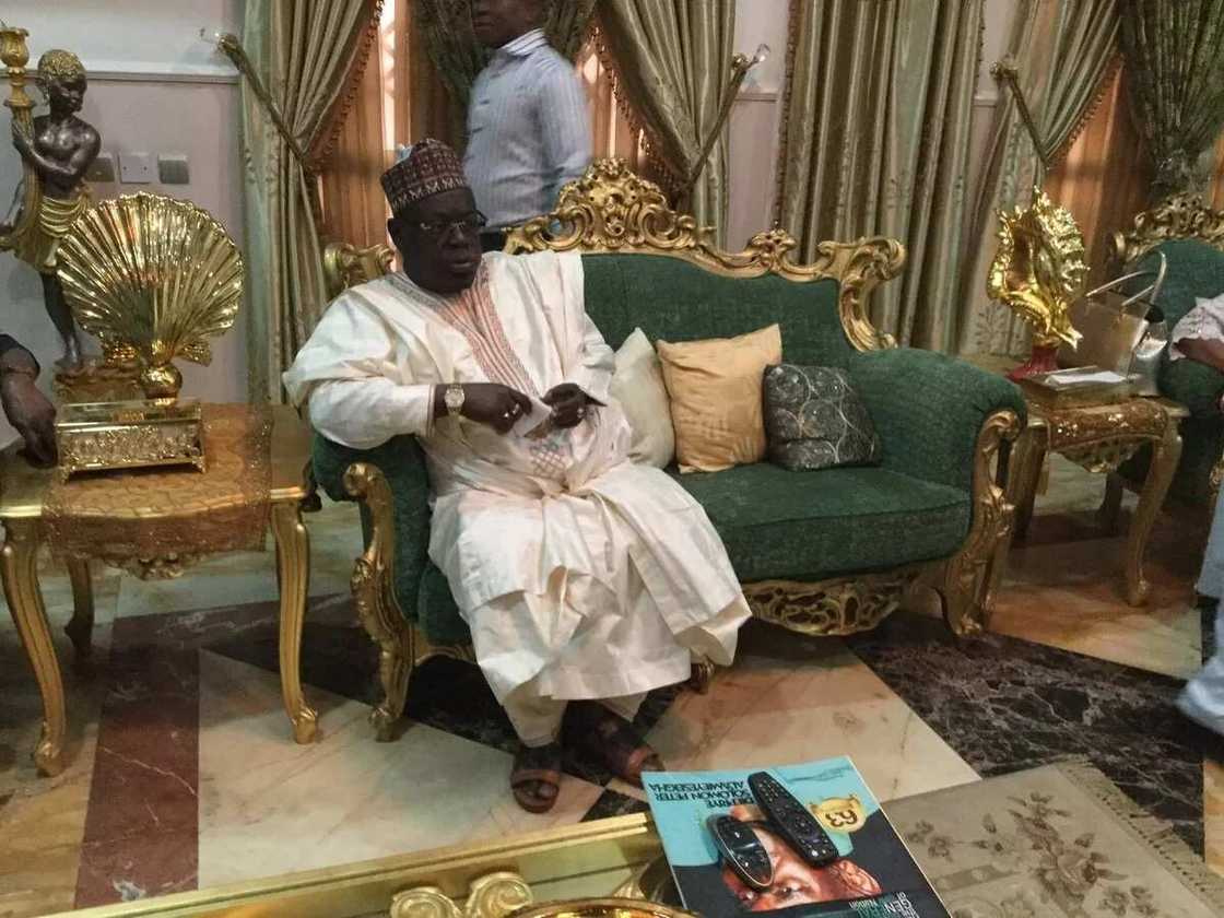 BREAKING: PDP leaders meet with Jonathan at his home in Abuja (Photos)