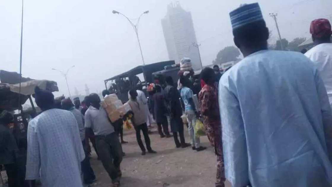 Zuwan Kwankwaso Kano: Jami'an tsaro sun soma shiga jihar domin tabbatar da tsaro (hotuna) Zuwan Kwankwaso Kano: Jami'an tsaro sun soma shiga jihar domin tabbatar da tsaro (hotuna)