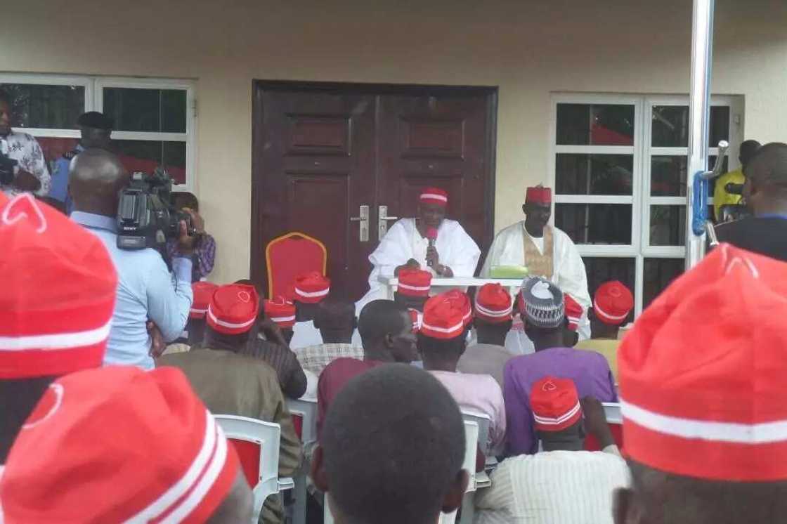 Kalli hotuna: Kwankwaso ya ziyarci Fayose a Ekiti, ya yiwa dan takarar PDP kamfen