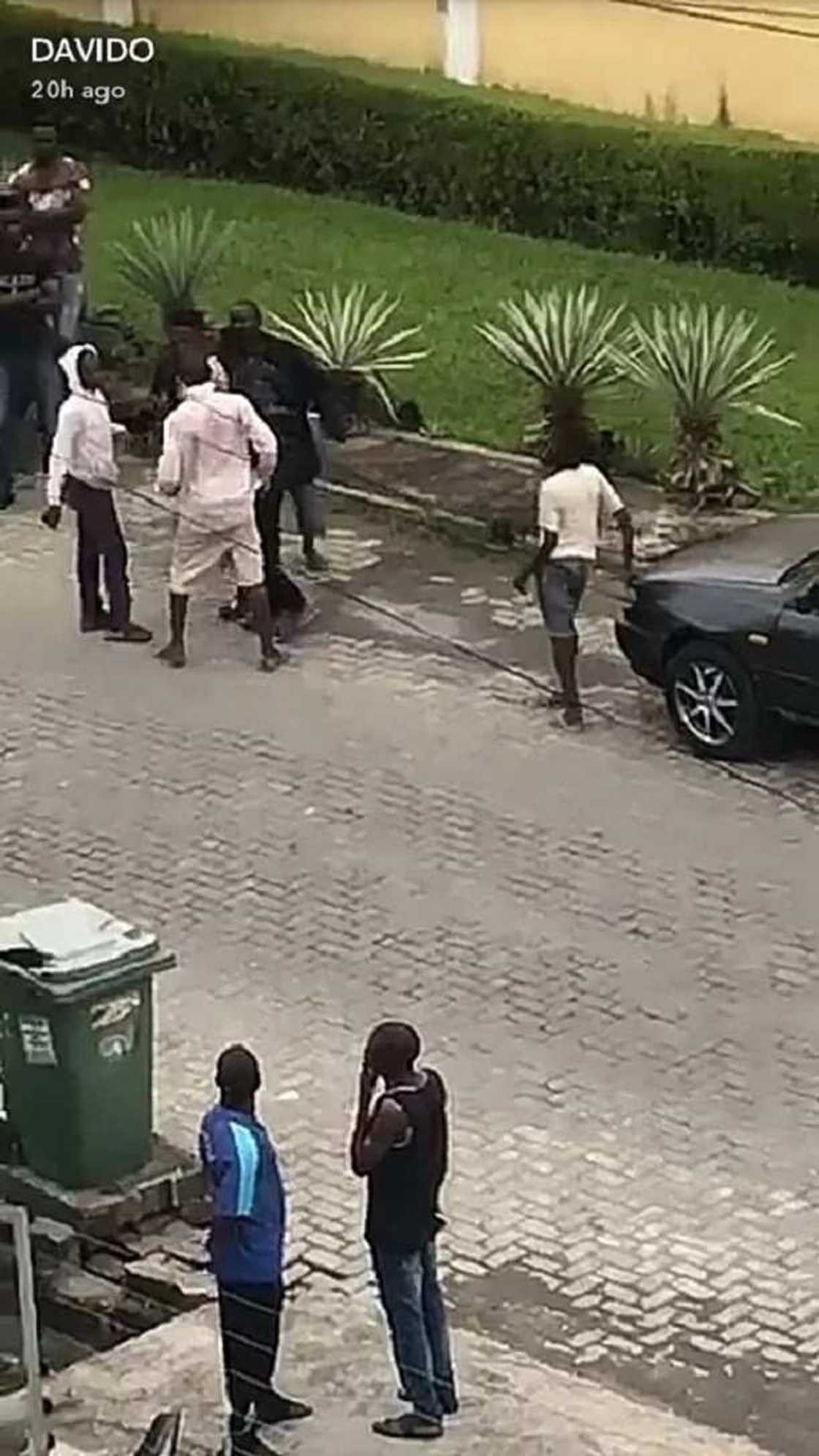 Once again, Davido splashes his cash on lucky fans Once again, Davido splashes his cash on lucky fans