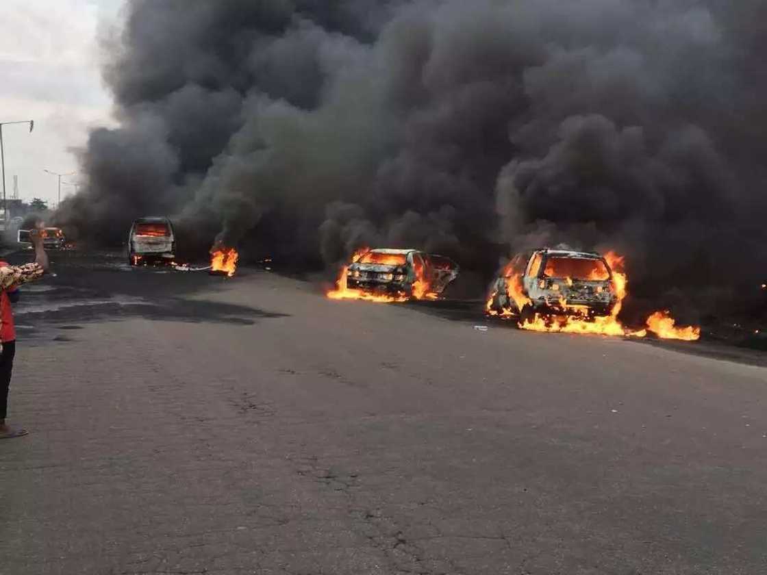 Breaking: Tanker goes up in flame on Lagos-Ibadan expressway (pictures, video) Breaking: Tanker goes up in flame on Lagos-Ibadan expressway (pictures, video)