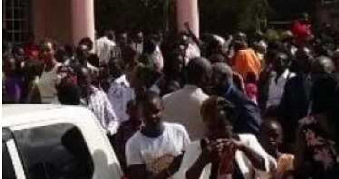 An yi ma wata mata dukan tsiya a Coci An yi ma wata mata dukan tsiya a Coci